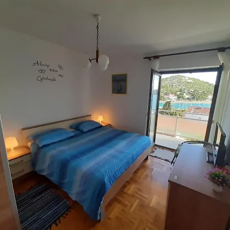 Cuzela-papata * Tisno