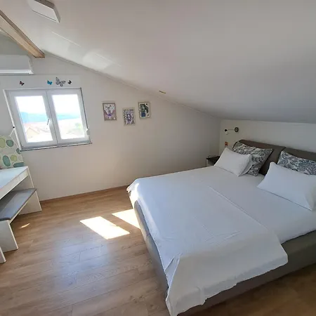 Cuzela-papata Tisno